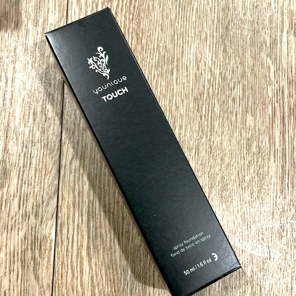 Younique Spray foundation in Tulle